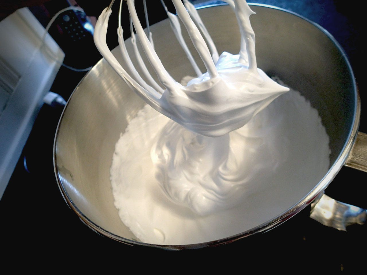 El merengue italiano es excelente para decorar postres, tortas y otros platos dulces. El merengue italiano es excelente para decorar postres, tortas y otros platos dulces.