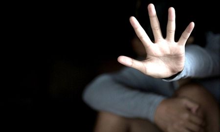 Investigan el presunto abuso intrafamiliar a una menor de 15 años en barrio Loyola Norte Investigan el presunto abuso intrafamiliar a una menor de 15 años en barrio Loyola Norte