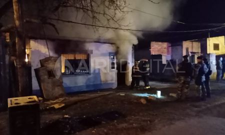 El fuego causó graves daños en su estructura. El fuego causó graves daños en su estructura.