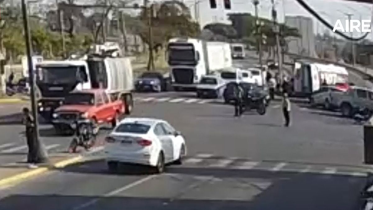 Cortaron unos minutos el acceso a la autopista. Imagen exclusiva de las cámaras de AIRE.