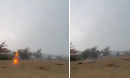 Un video captó el momento en que un rayo impactó a tres menores. Un video captó el momento en que un rayo impactó a tres menores.