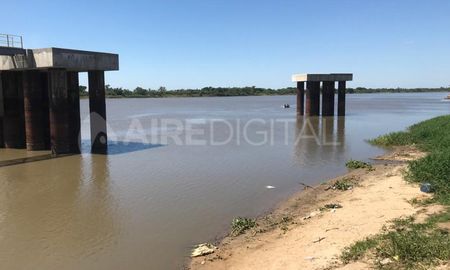 El lugar donde desembocan el arroyo que la Justicia considera se encuentra presuntamente contaminado. El lugar donde desembocan el arroyo que la Justicia considera se encuentra presuntamente contaminado.