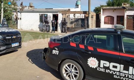 En total se desarrollaron 14 allanamientos en distintos lugares del barrio Las Vegas. En total se desarrollaron 14 allanamientos en distintos lugares del barrio Las Vegas.