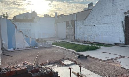 Así está actualmente el terreno donde estaba ubicada la casa que sufrió la explosión en barrio Mariano Comas. Así está actualmente el terreno donde estaba ubicada la casa que sufrió la explosión en barrio Mariano Comas.
