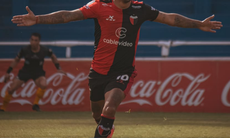 El mal momento que le tocó vivir a un jugador de Colón tras el entrenamiento en el estadio El mal momento que le tocó vivir a un jugador de Colón tras el entrenamiento en el estadio