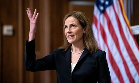El ascenso de la jueza Barrett modificará considerablemente el equilibrio del alto tribunal, con una mayoría conservadora de seis magistrados contra tres más progresistas. El ascenso de la jueza Barrett modificará considerablemente el equilibrio del alto tribunal, con una mayoría conservadora de seis magistrados contra tres más progresistas.