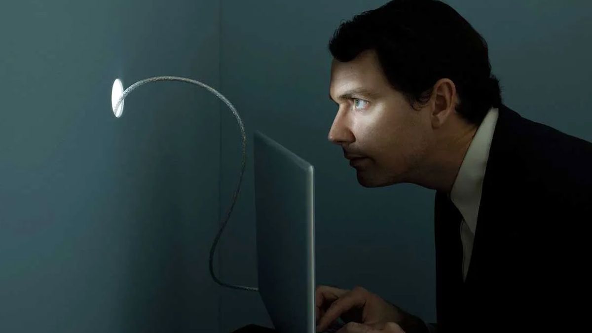 El hombre investigado es profesor de inform&aacute;tica y hab&iacute;a colocado una c&aacute;mara oculta en el dormitorio (foto ilustrativa).