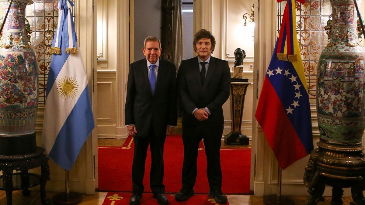Edmundo González Urrutia junto a Javier Milei en la Casa Rosada.
