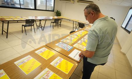 La Secretaría Electoral de la provincia de Santa Fe dio a conocer el formato de la boleta única que se utilizará en las elecciones del próximo 13 de abril. La Secretaría Electoral de la provincia de Santa Fe dio a conocer el formato de la boleta única que se utilizará en las elecciones del próximo 13 de abril.