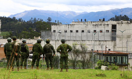 Al menos 13 muertos en un enfrentamiento en una cárcel de Ecuador Al menos 13 muertos en un enfrentamiento en una cárcel de Ecuador