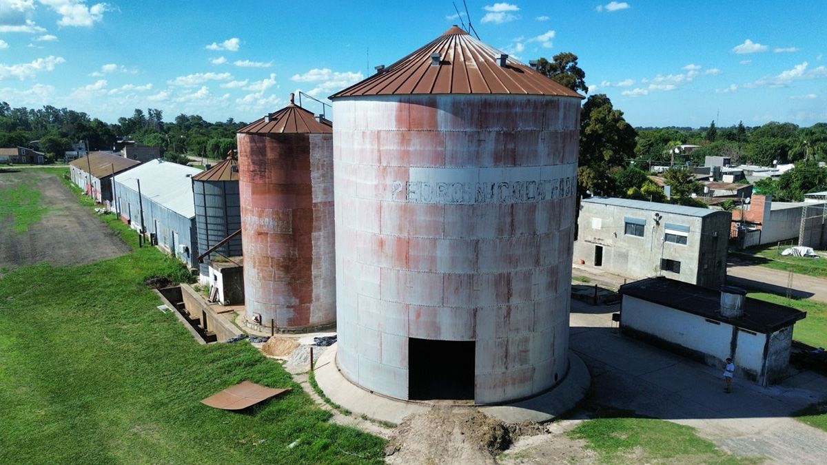 Con la reutilización de los silos, la obra propone revitalizar un espacio emblemático para actividades culturales, sociales y recreativas. Con la reutilización de los silos, la obra propone revitalizar un espacio emblemático para actividades culturales, sociales y recreativas.