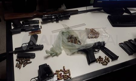 Armados hasta los dientes. El arsenal que fue secuestrado por los agentes policiales. Armados hasta los dientes. El arsenal que fue secuestrado por los agentes policiales.