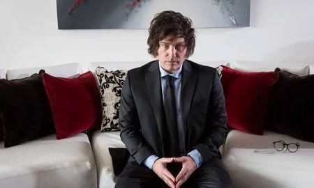 Javier Milei citó los ejemplos de Ecuador y El Salvador para dolarizar la economía. Javier Milei citó los ejemplos de Ecuador y El Salvador para dolarizar la economía.
