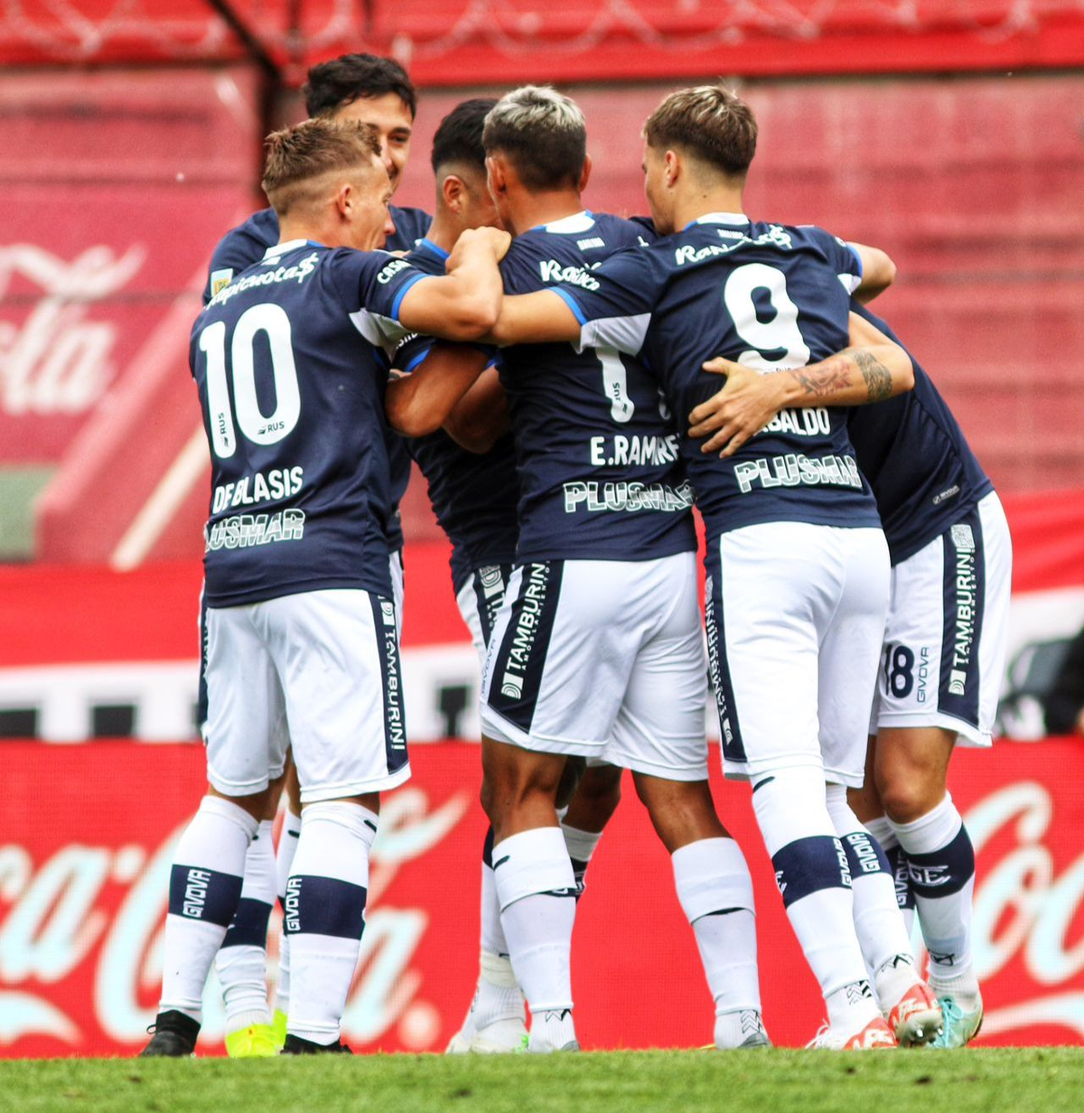 Gimnasia venció 2-1 a Barracas Central en el Tomás Adolfo Ducó, por la décima fecha. Gimnasia venció 2-1 a Barracas Central en el Tomás Adolfo Ducó, por la décima fecha.