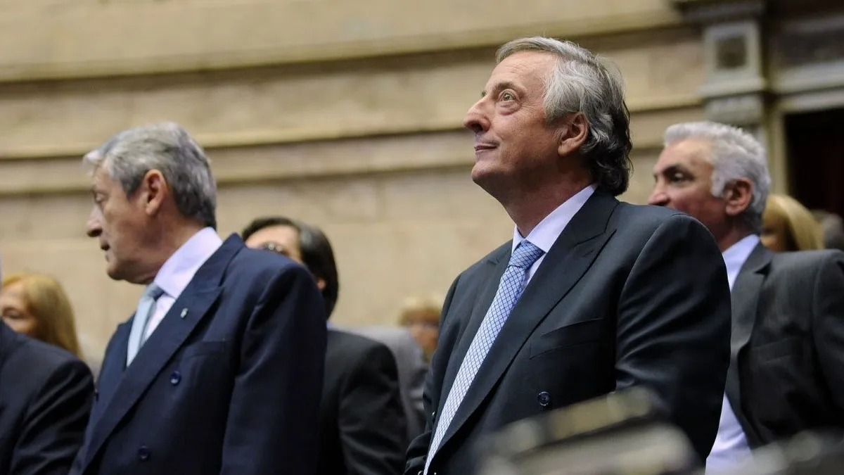 En las elecciones de 2009, Néstor Kirchner obtuvo una banca en la Cámara de Diputados por la provincia de Buenos Aires. En las elecciones de 2009, Néstor Kirchner obtuvo una banca en la Cámara de Diputados por la provincia de Buenos Aires.