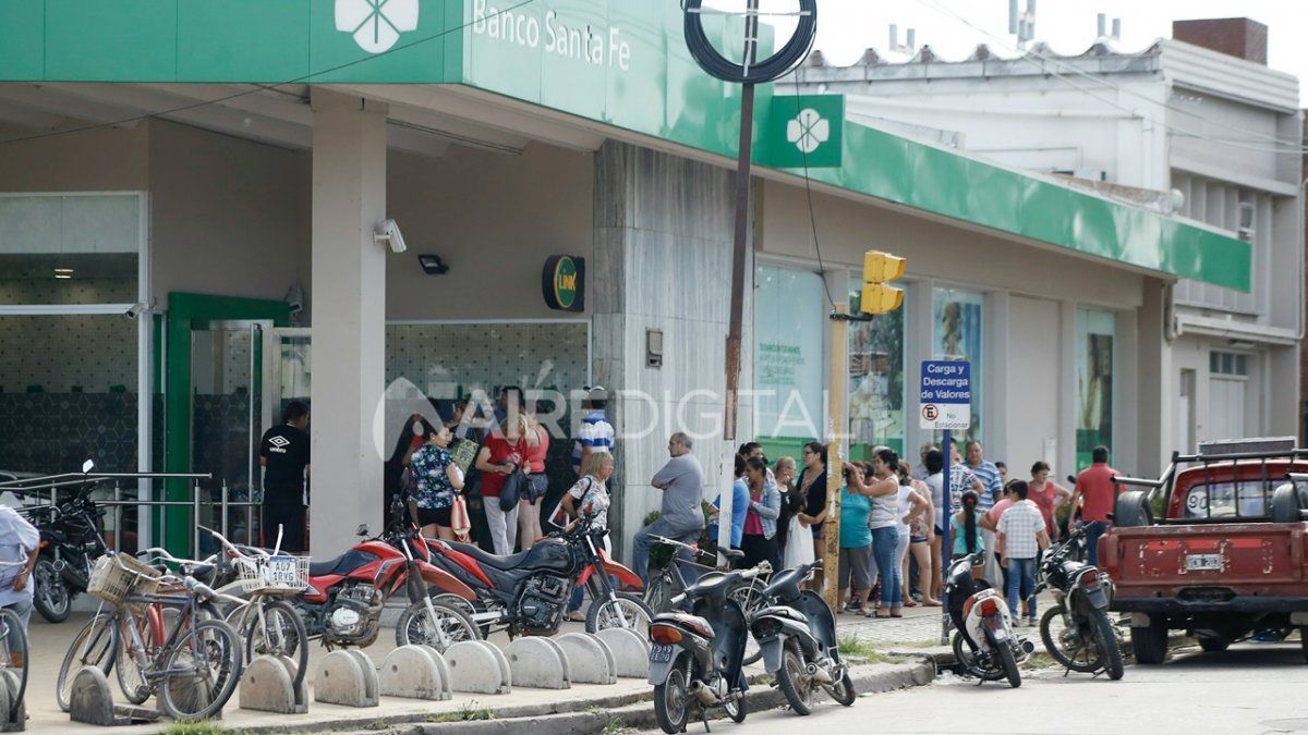Los bancos reabrirán sus puertas para atender a jubilados y beneficiarios de asignaciones