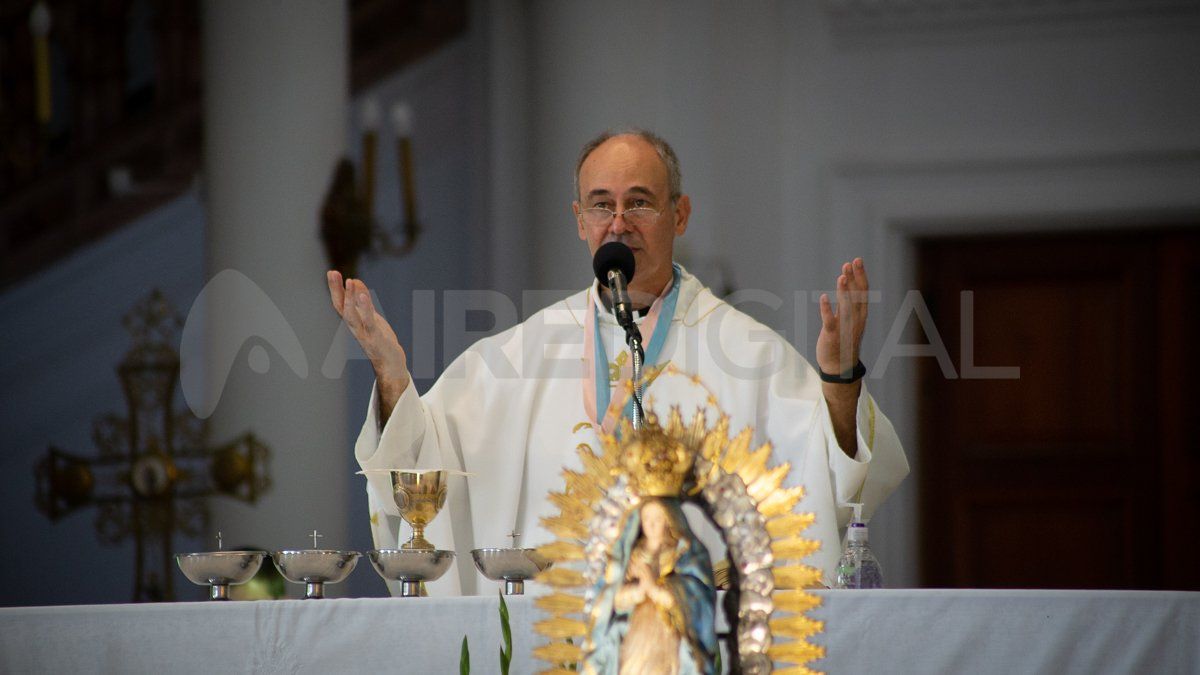“Lo que tenemos que ir buscando ahora es cuidarnos dentro de lo que se puede hacer, en ese sentido, esta fue la fiesta de Guadalupe más difícil de organizar”, aseguró el padre Olidio Panigo, responsable de la Basílica de Guadalupe.