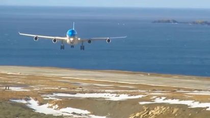 Así es el aterrizaje más peligroso de Argentina en la pista aérea más exigente de Ushuaia