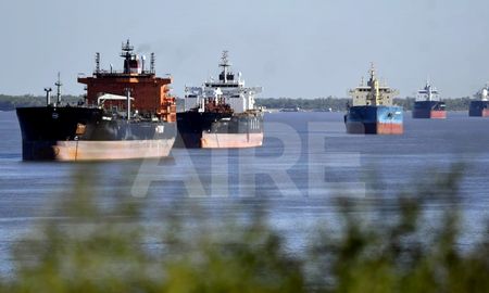 La Hidrovía Paraná-Paraguay es una arteria vital para el comercio exterior argentino. La Hidrovía Paraná-Paraguay es una arteria vital para el comercio exterior argentino.
