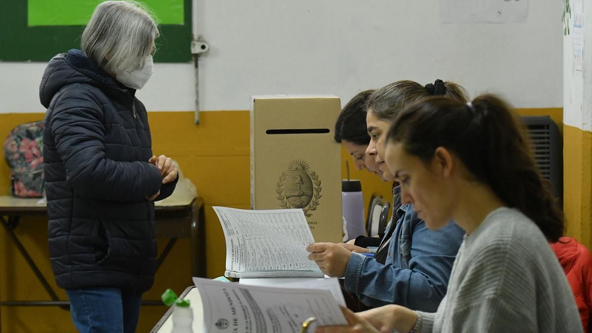 Este domingo tres provincias eligen a sus gobernadores. Cuáles son y qué porcentaje del padrón representan.
