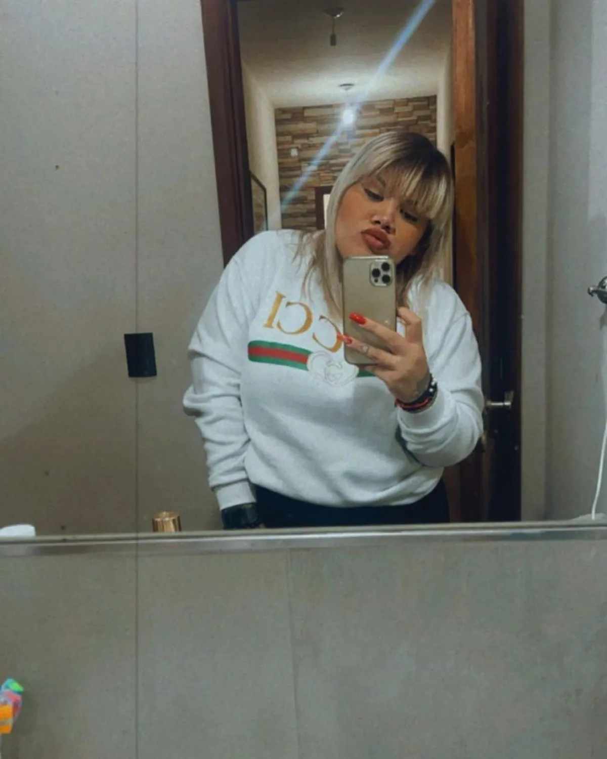 More Rial en el baño de su casa de Córdoba. More Rial en el baño de su casa de Córdoba.