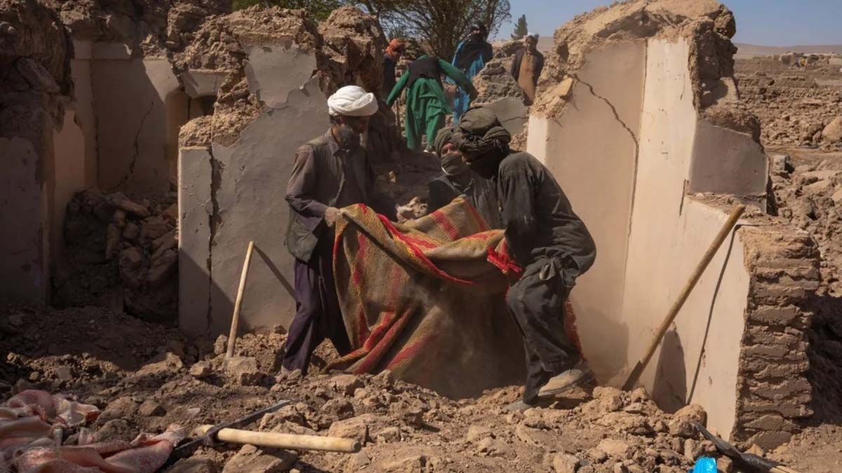 Al menos 812 personas murieron y 2.817 resultaron heridas en un terremoto de magnitud 6