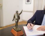 Hago llegar mis sentidas condolencias a la familia del Prof. Paty y al pueblo francés en su conjunto por este lamentable hecho, manifestó Alberto Fernández en una carta a Emmanuel Macron.