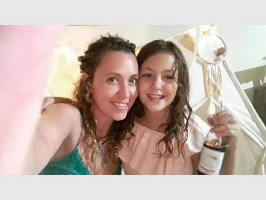 Delfina junto a su mamá