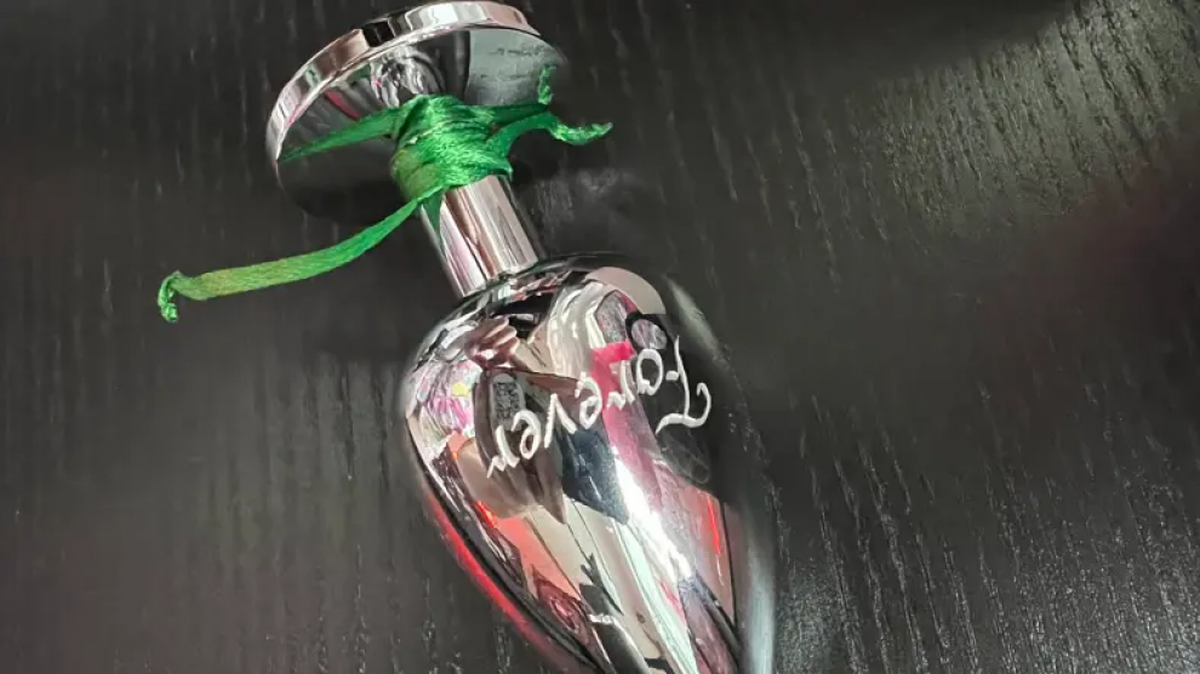 La joven fue detenida por la seguridad del aeropuerto y tuvo que dar explicaciones. (Fotografía del juguete sexual)