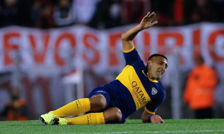 Durante las negociaciones del Club Atlético Colón por contratarlo, Ramón Wanchope Ábila sufrió una lesión muscular durante el último entrenamiento en Boca Juniors. Durante las negociaciones del Club Atlético Colón por contratarlo, Ramón Wanchope Ábila sufrió una lesión muscular durante el último entrenamiento en Boca Juniors.