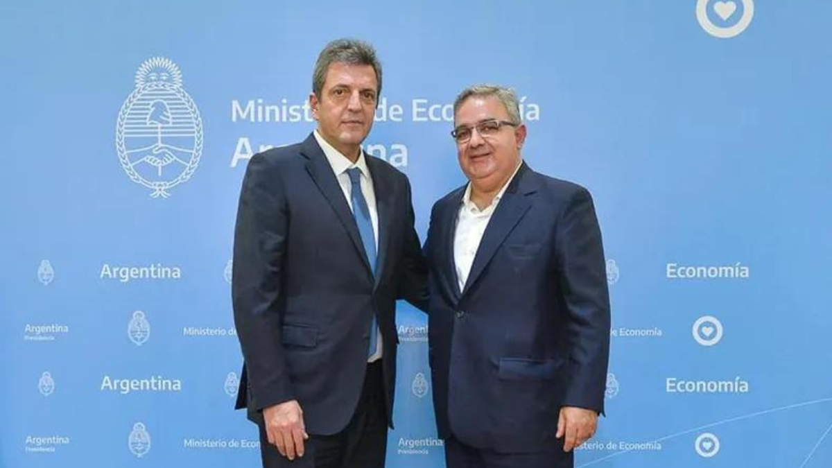 En Catamarca más de 340.000 votantes tendrán que elegir gobernador, cargo para el cual el mandatario Raúl Jalil también buscará su reelección.