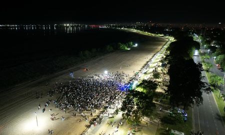 La ciudad de Santa Fe vivió una celebración de Año Nuevo distinta y sin conflictos, con más de 3.000 personas que eligieron la playa de la Costanera Oeste para recibir el 2026.&nbsp;