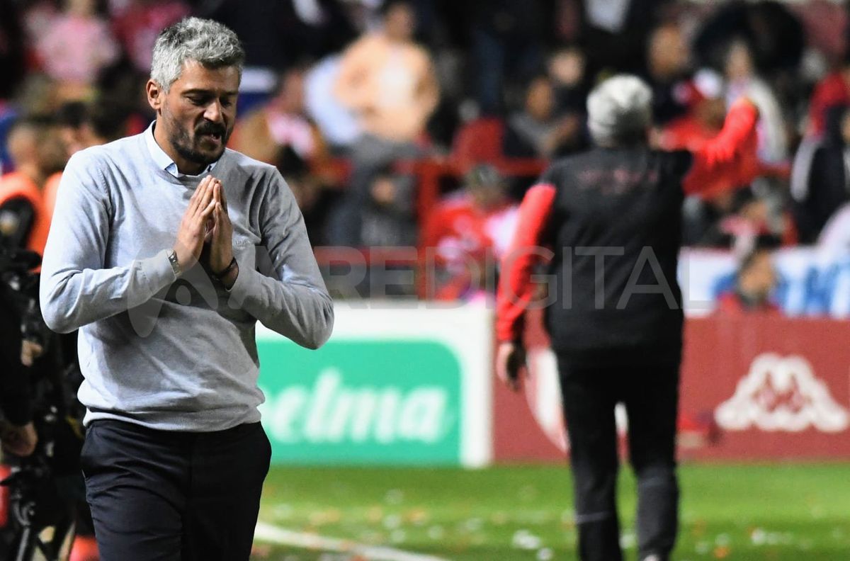 Gustavo Munúa define el equipo para enfrentar este viernes a Defensa y Justicia por la Liga Profesional.