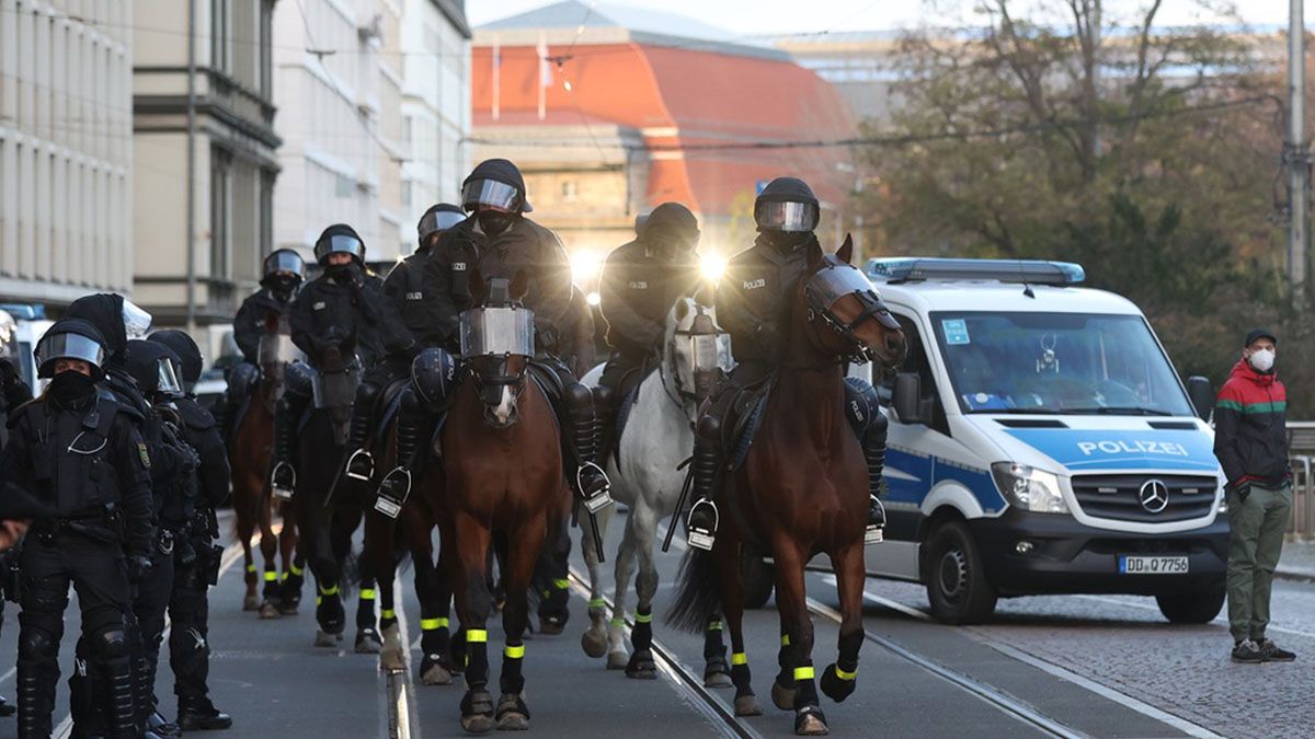 Ante el incremento de casos y muertes por Covid, Merkel resolvió avanzar con las medidas restrictivas. También prohibió los viajes y las reuniones en Año Nuevo.