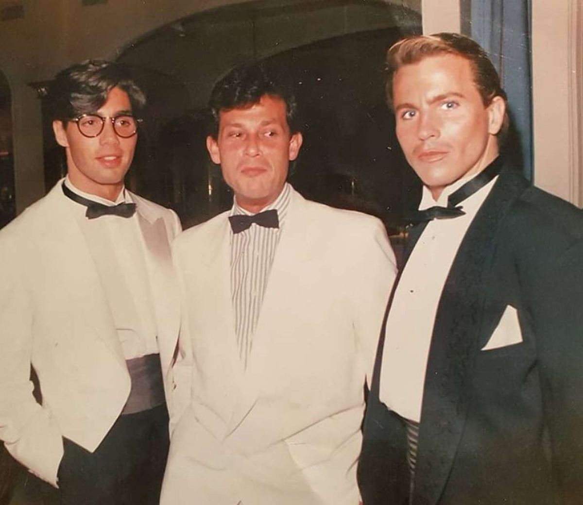 Guido Suller y Ricardo Fort, de gala, en un casamiento