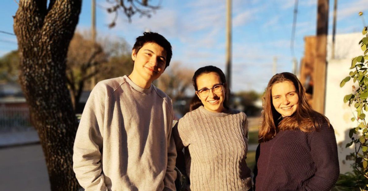 Tres j&oacute;venes de San Justo idearon una aplicaci&oacute;n que permite saber cu&aacute;nta gente hay en la fila de los locales comerciales.&nbsp;