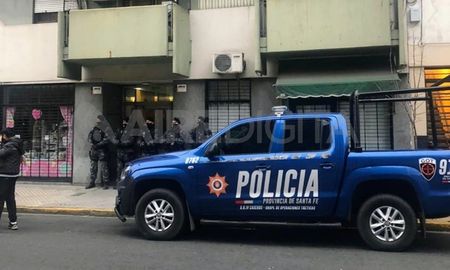 Uno de los allanamientos se concretó en el centro de Rosario Uno de los allanamientos se concretó en el centro de Rosario