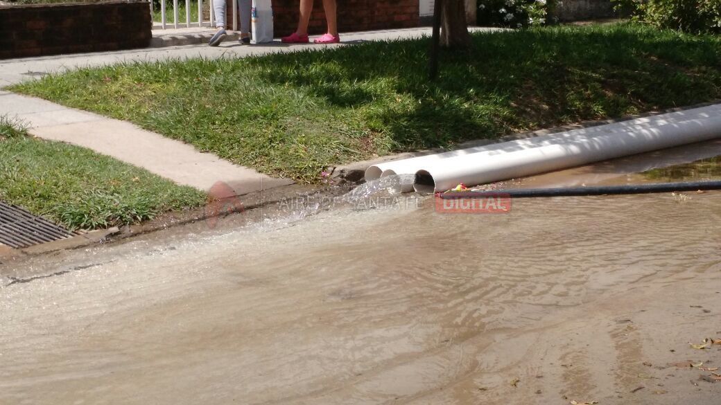 Barrio Guadalupe: la laguna que ya lleva dos meses