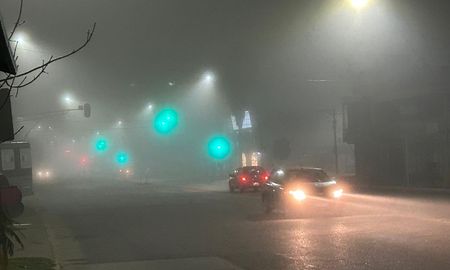 La intensa niebla se registra en toda la ciudad de Santa Fe y la región. La intensa niebla se registra en toda la ciudad de Santa Fe y la región.