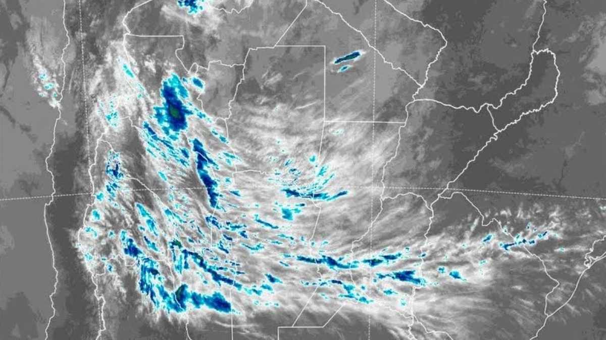La imagen satelital revela un frente de abundante nubosidad avanzando sobre la regi&oacute;n, con potencial para generar fen&oacute;menos el&eacute;ctricos intensos.