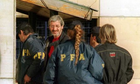 Los jueces de la Corte Suprema resolvieronconfirmar la sentencia apelada “en cuanto declaró la extradición de LeonardoBertulazzi a la República de Italia” para cumplir la condena. Los jueces de la Corte Suprema resolvieronconfirmar la sentencia apelada “en cuanto declaró la extradición de LeonardoBertulazzi a la República de Italia” para cumplir la condena.