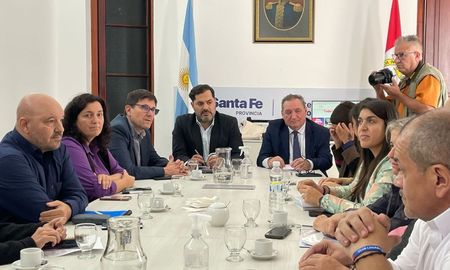 El ministro de Trabajo de Santa Fe, Roald Báscolo reveló cuál fue el planteo de aumento salarial de los gremios. El ministro de Trabajo de Santa Fe, Roald Báscolo reveló cuál fue el planteo de aumento salarial de los gremios.