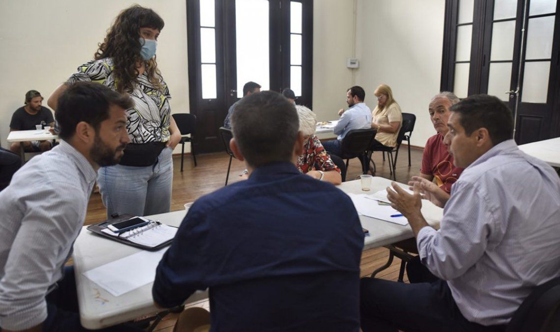 Funcionarios e integrantes de clubes se reunieron para analizar el uso de la laguna Setúbal.