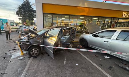 Así quedaron los dos vehículos embestidos por el mismo auto. Así quedaron los dos vehículos embestidos por el mismo auto.