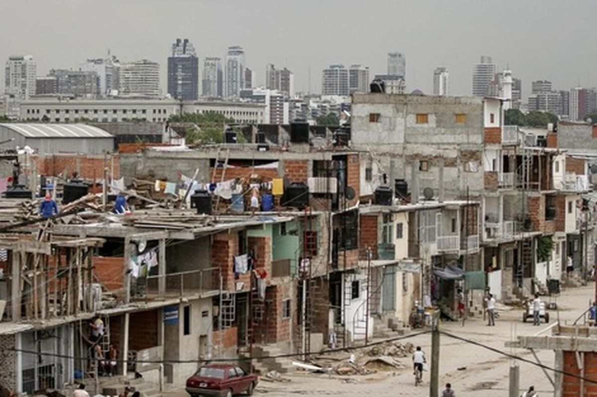 Actualmente en la Argentina una de cada tres familias reside en una vivienda inadecuada