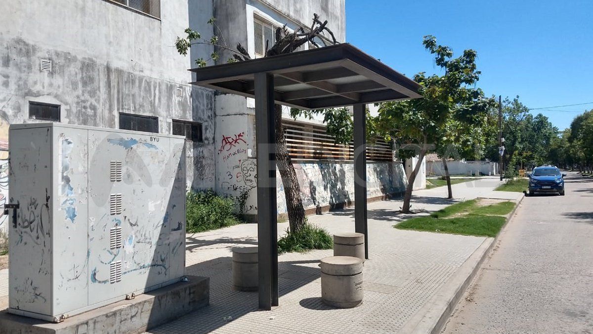 El ataque se dio cerca de una parada de colectivos ubicada a metros de un establecimiento educativo.&nbsp;