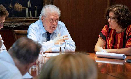 El ministro de Salud de la Nación, Ginés Gonzáles García, habló con Aire de Santa Fe y reconoció que la Argentina tuvo la ventaja de que pudo aprender de los errores que cometieron otros países, en los que la pandemia llegó antes. El ministro de Salud de la Nación, Ginés Gonzáles García, habló con Aire de Santa Fe y reconoció que la Argentina tuvo la ventaja de que pudo aprender de los errores que cometieron otros países, en los que la pandemia llegó antes.