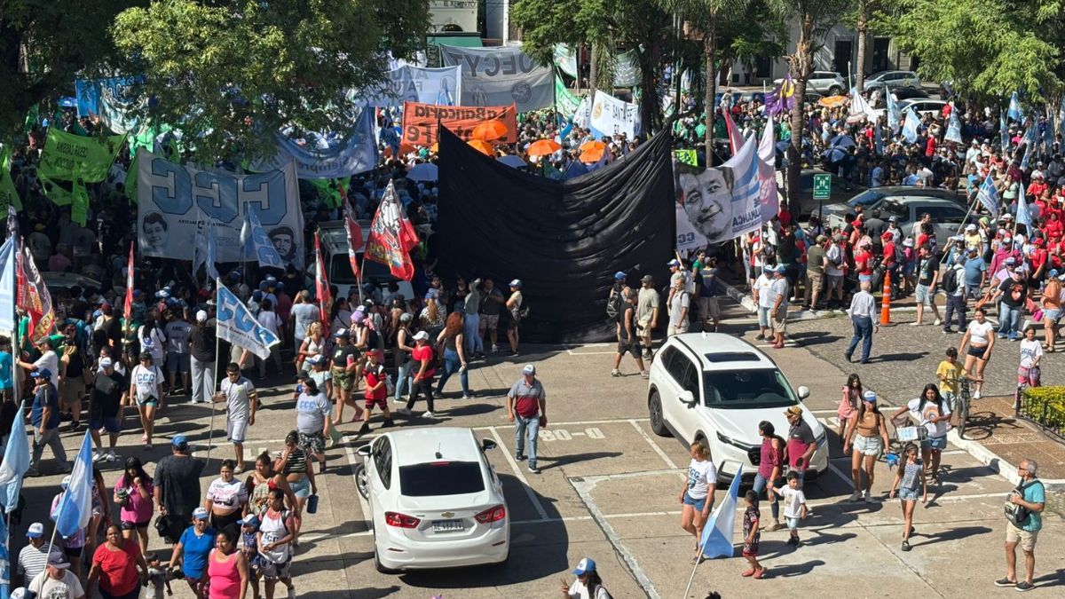 Los trabajadores nucleados en la Confederación General del Trabajo (CGT) en Santa Fe se manifestaron este jueves en la ciudad capital