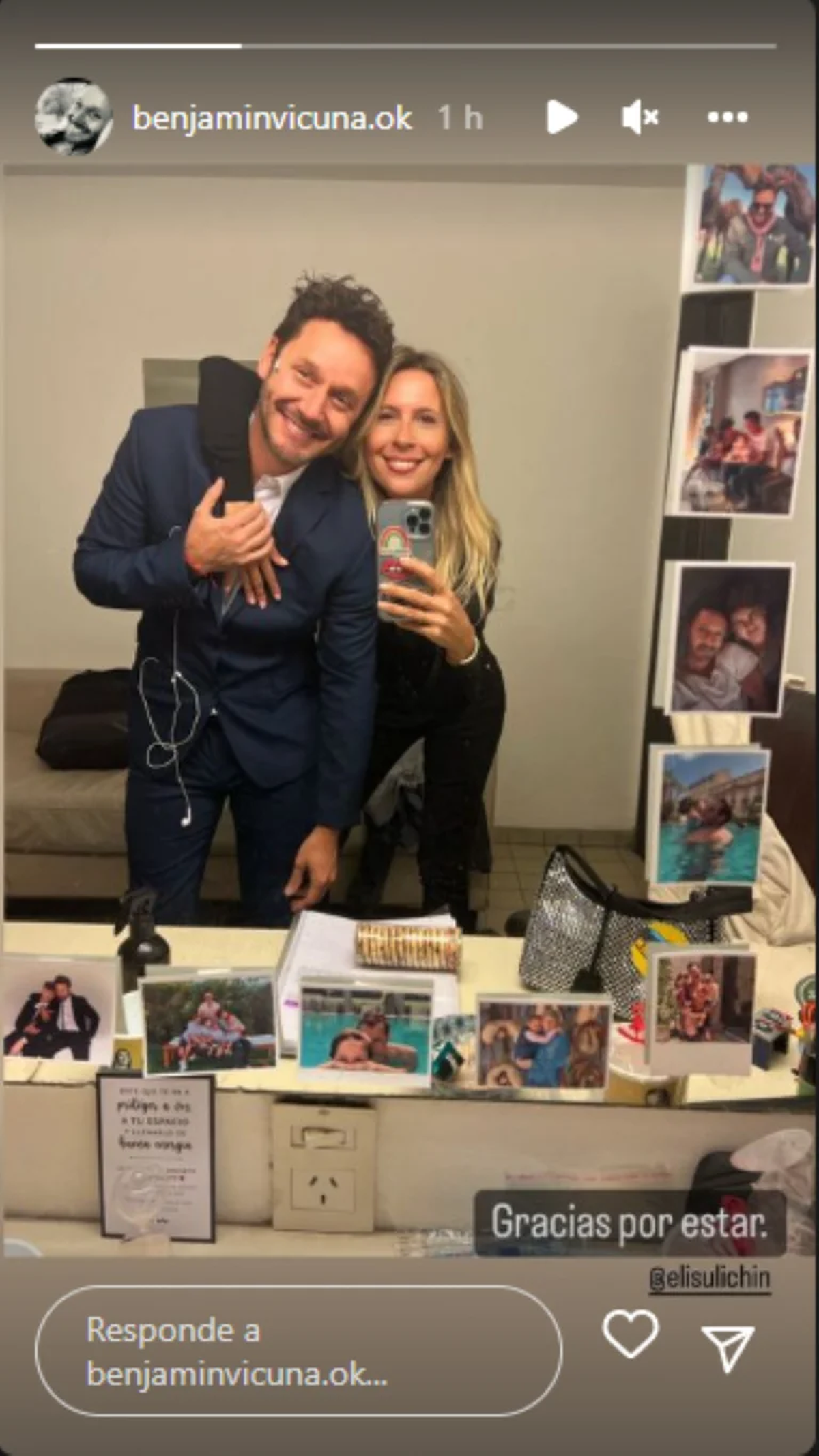 Eli Sulichin, su novia, lo estuvo acompañando. Vicuña no dudó en agradecerle el gesto a su amada a través de sus Instagram stories: “Gracias por estar”, expresó junto a una imagen abrazados en el camarín.