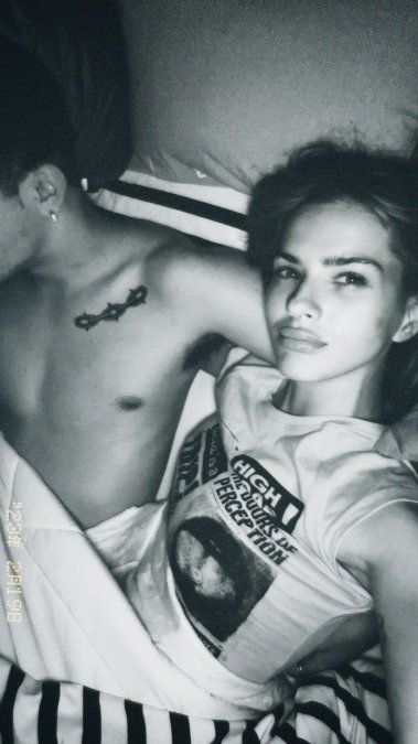 La China Suárez y Rusherking se mostraron desde la cama.